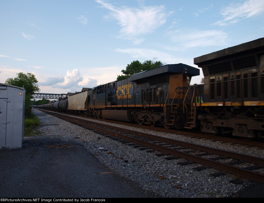 CSX 828